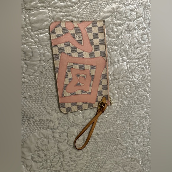 Authentic Damier azur Tahitienne wristlet. - Picture 4 of 4